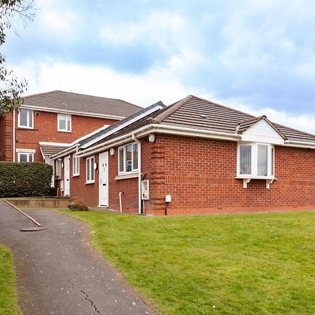 Pinfold Court Apartments Knowsley Luaran gambar