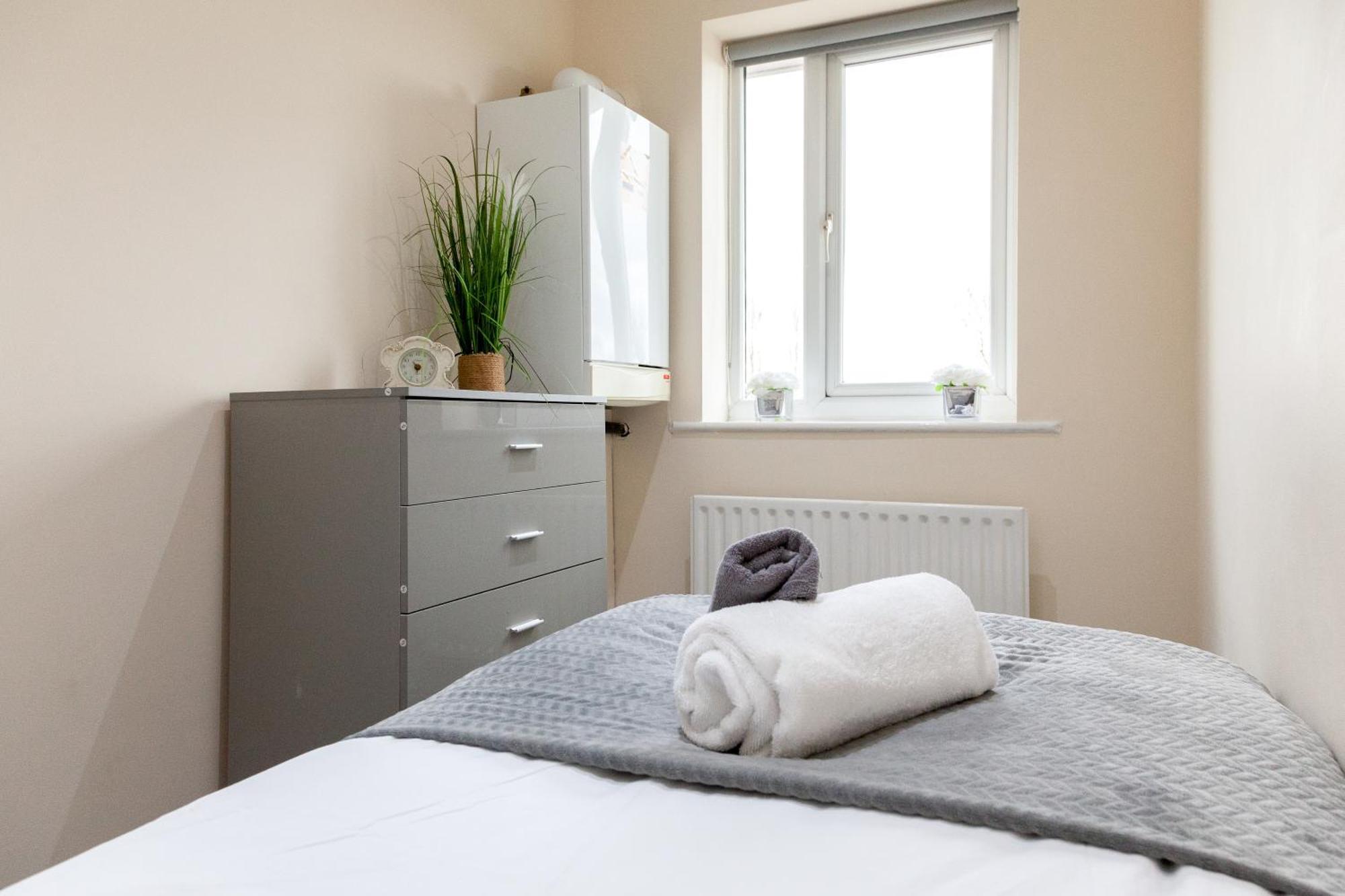 Pinfold Court Apartments Knowsley Luaran gambar