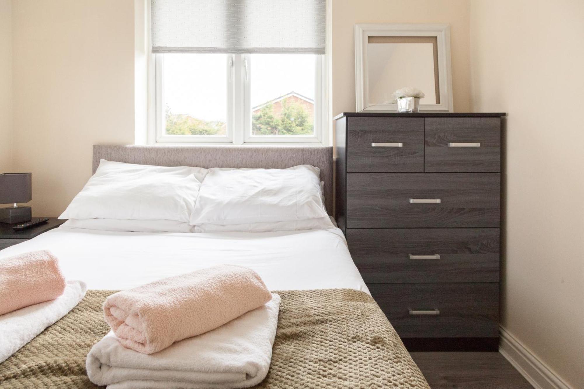 Pinfold Court Apartments Knowsley Luaran gambar