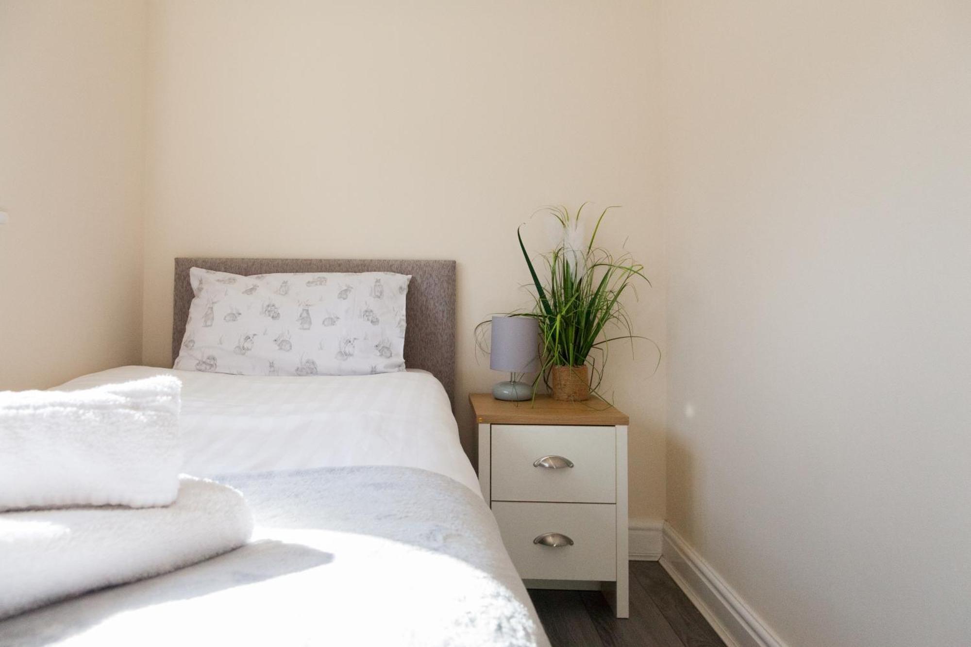 Pinfold Court Apartments Knowsley Luaran gambar