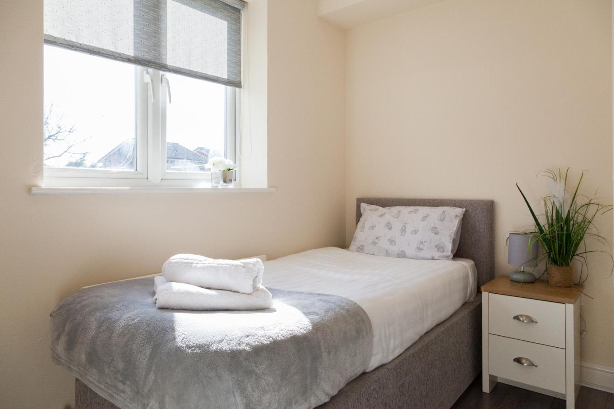 Pinfold Court Apartments Knowsley Luaran gambar
