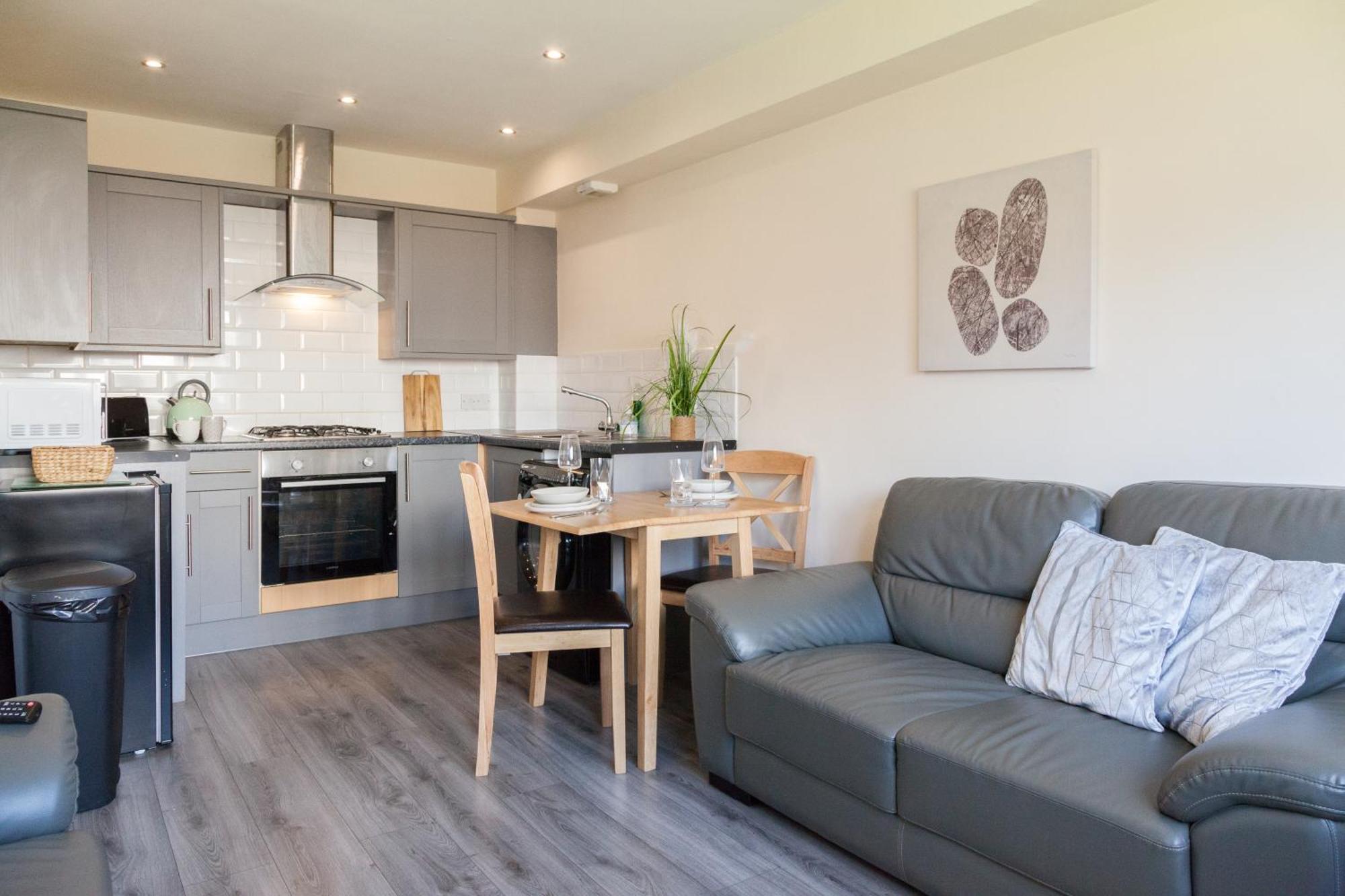 Pinfold Court Apartments Knowsley Luaran gambar