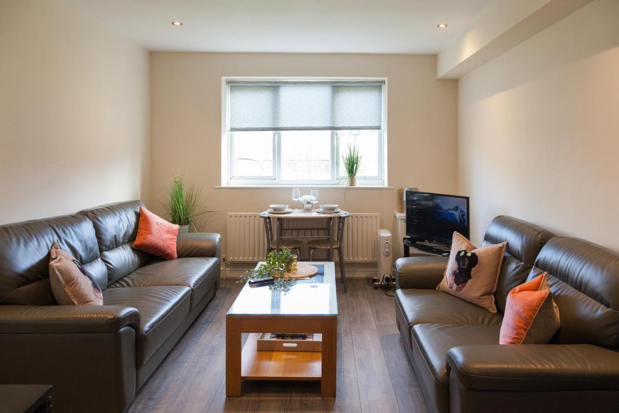 Pinfold Court Apartments Knowsley Luaran gambar