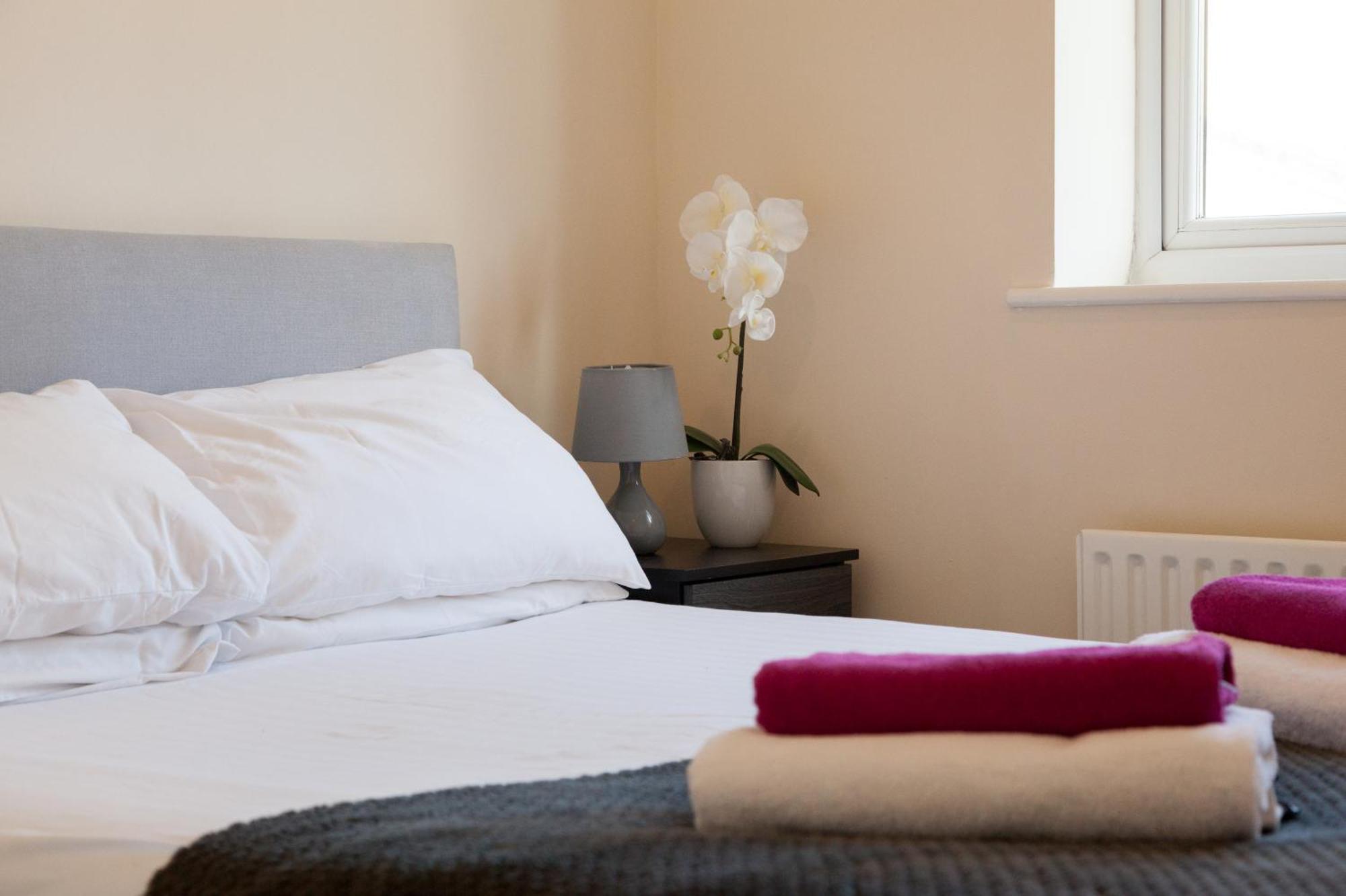 Pinfold Court Apartments Knowsley Luaran gambar