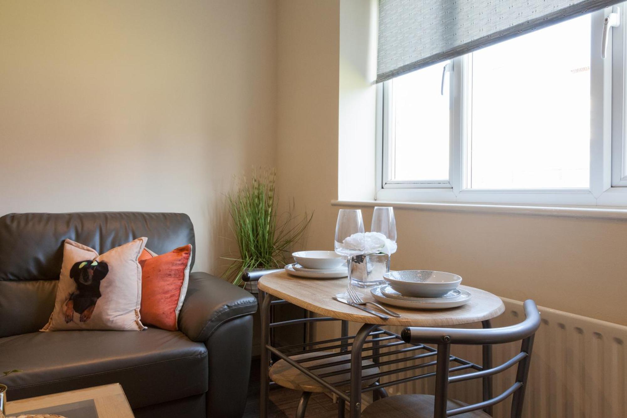 Pinfold Court Apartments Knowsley Luaran gambar